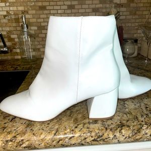 CHINESE LAUNDRY SIZE 10 white ankle boots